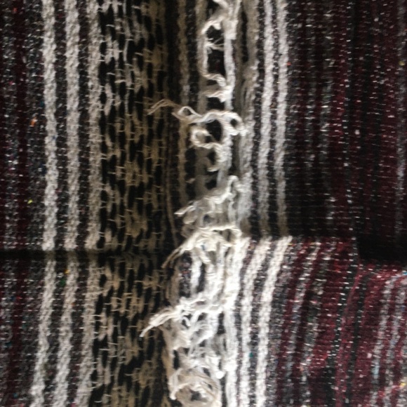 NW AZTEC MAROON STYLE THROW BLANKET 52”x70” - Picture 7 of 8